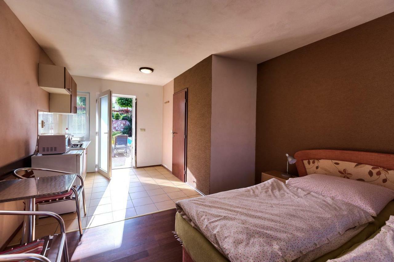 Podhájska Apartmanovy Dom Red מראה חיצוני תמונה