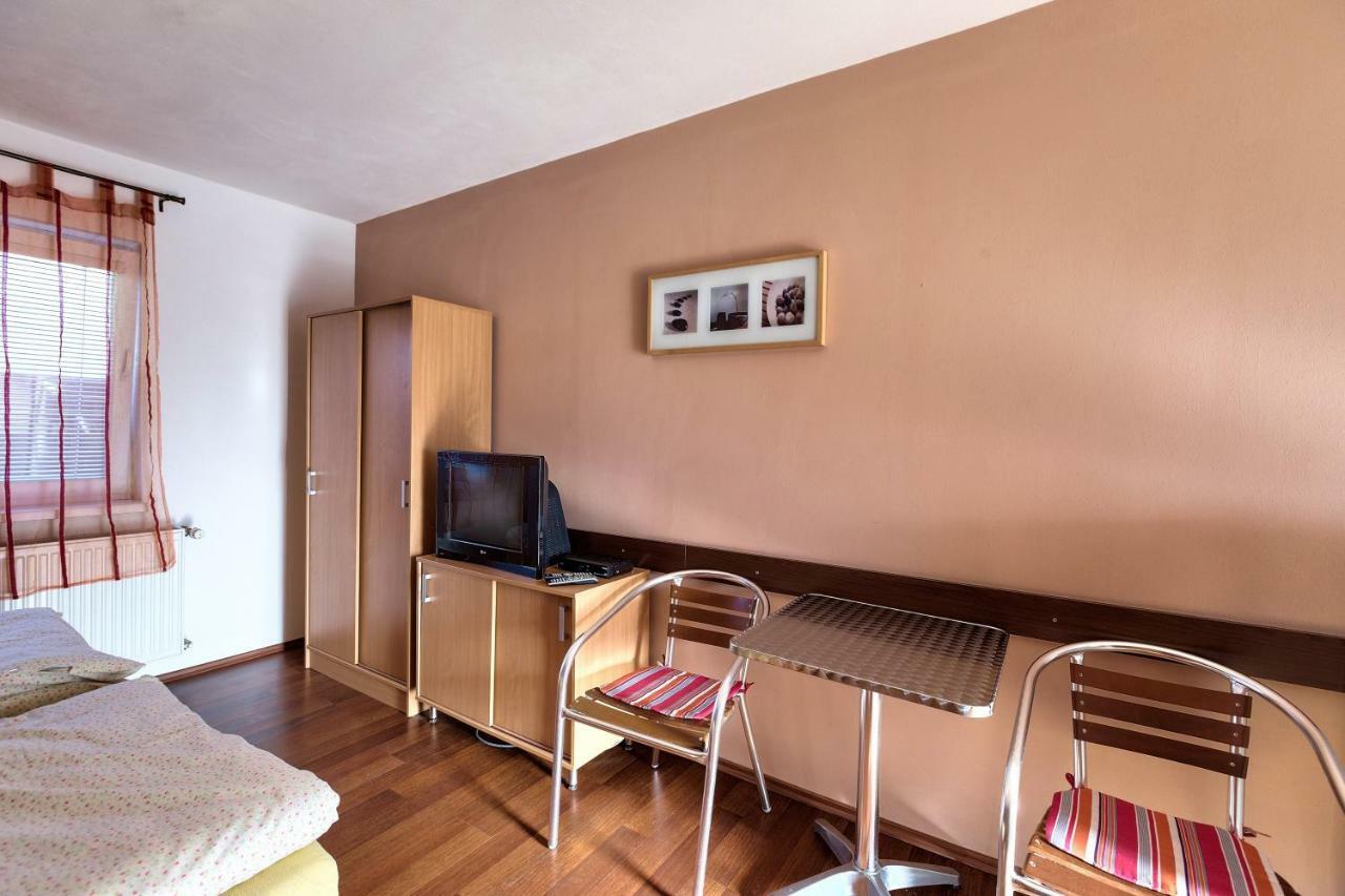 Podhájska Apartmanovy Dom Red מראה חיצוני תמונה