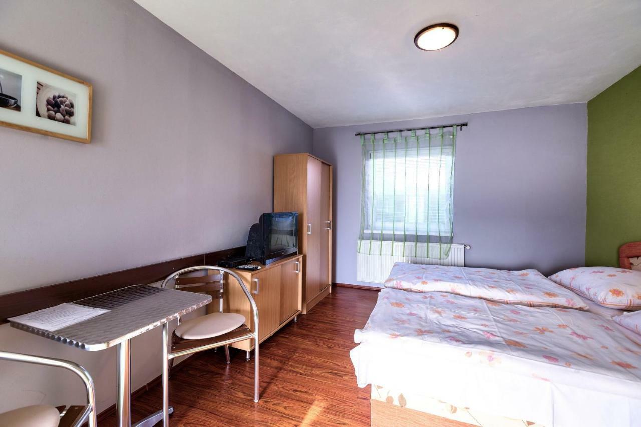 Podhájska Apartmanovy Dom Red מראה חיצוני תמונה