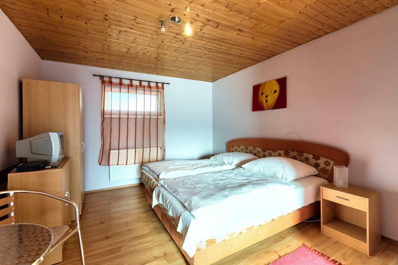 מלון Podhájska Apartmanovy Dom Red מראה חיצוני תמונה
