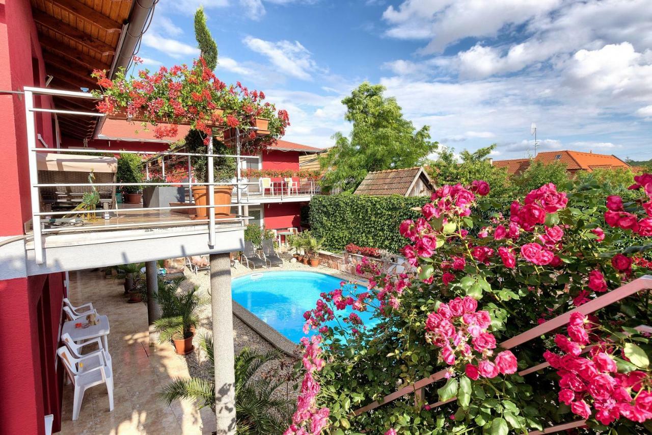 מלון Podhájska Apartmanovy Dom Red מראה חיצוני תמונה