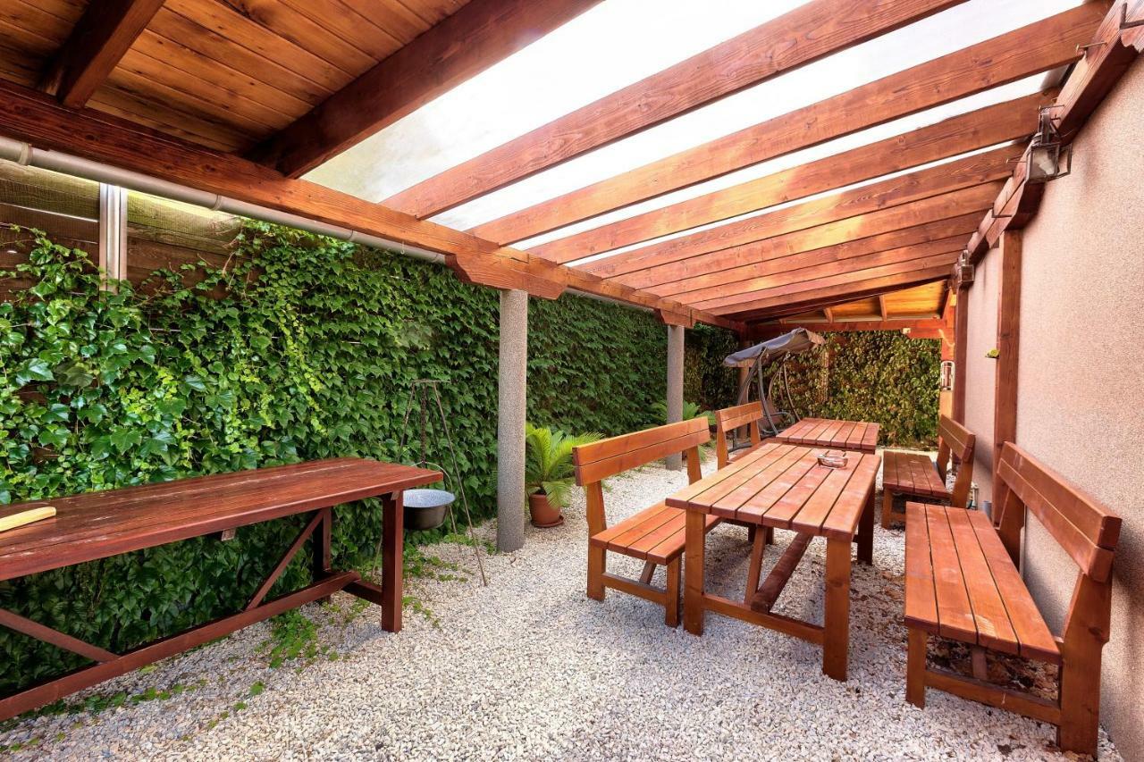 Podhájska Apartmanovy Dom Red מראה חיצוני תמונה