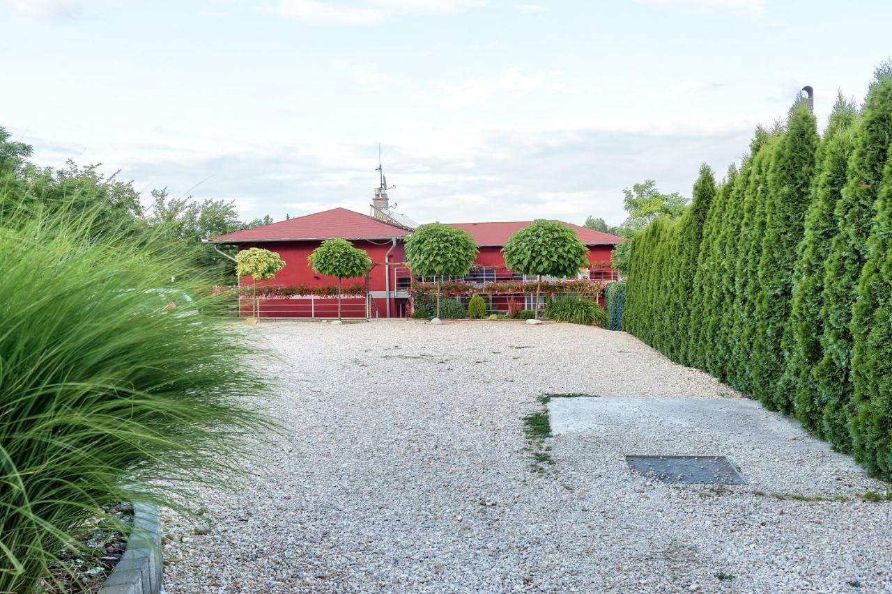 Podhájska Apartmanovy Dom Red מראה חיצוני תמונה
