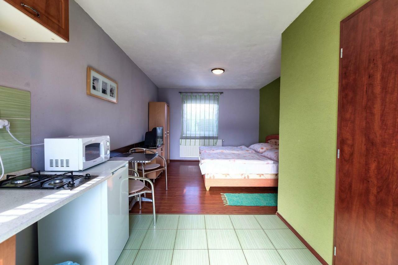 Podhájska Apartmanovy Dom Red מראה חיצוני תמונה