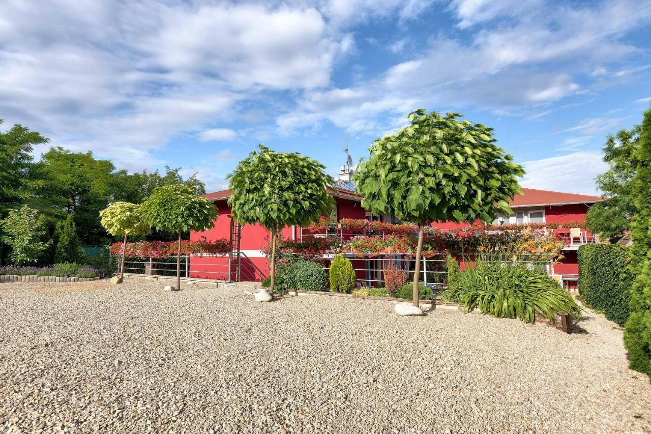 Podhájska Apartmanovy Dom Red מראה חיצוני תמונה