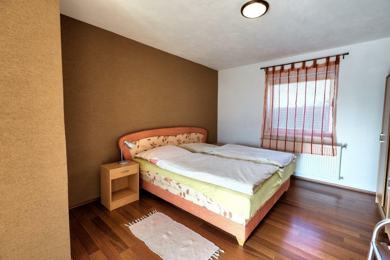 מלון Podhájska Apartmanovy Dom Red מראה חיצוני תמונה