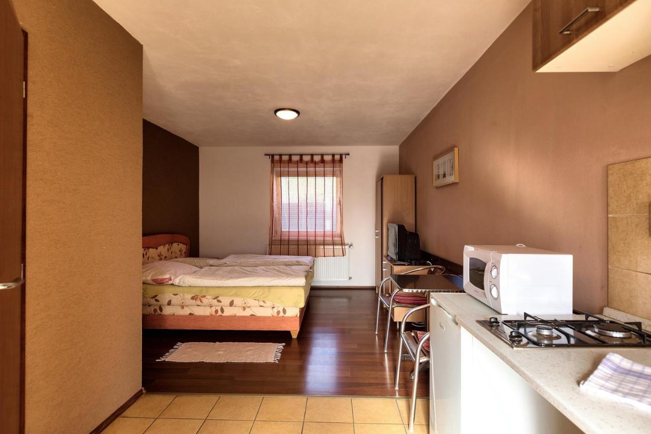 Podhájska Apartmanovy Dom Red מראה חיצוני תמונה
