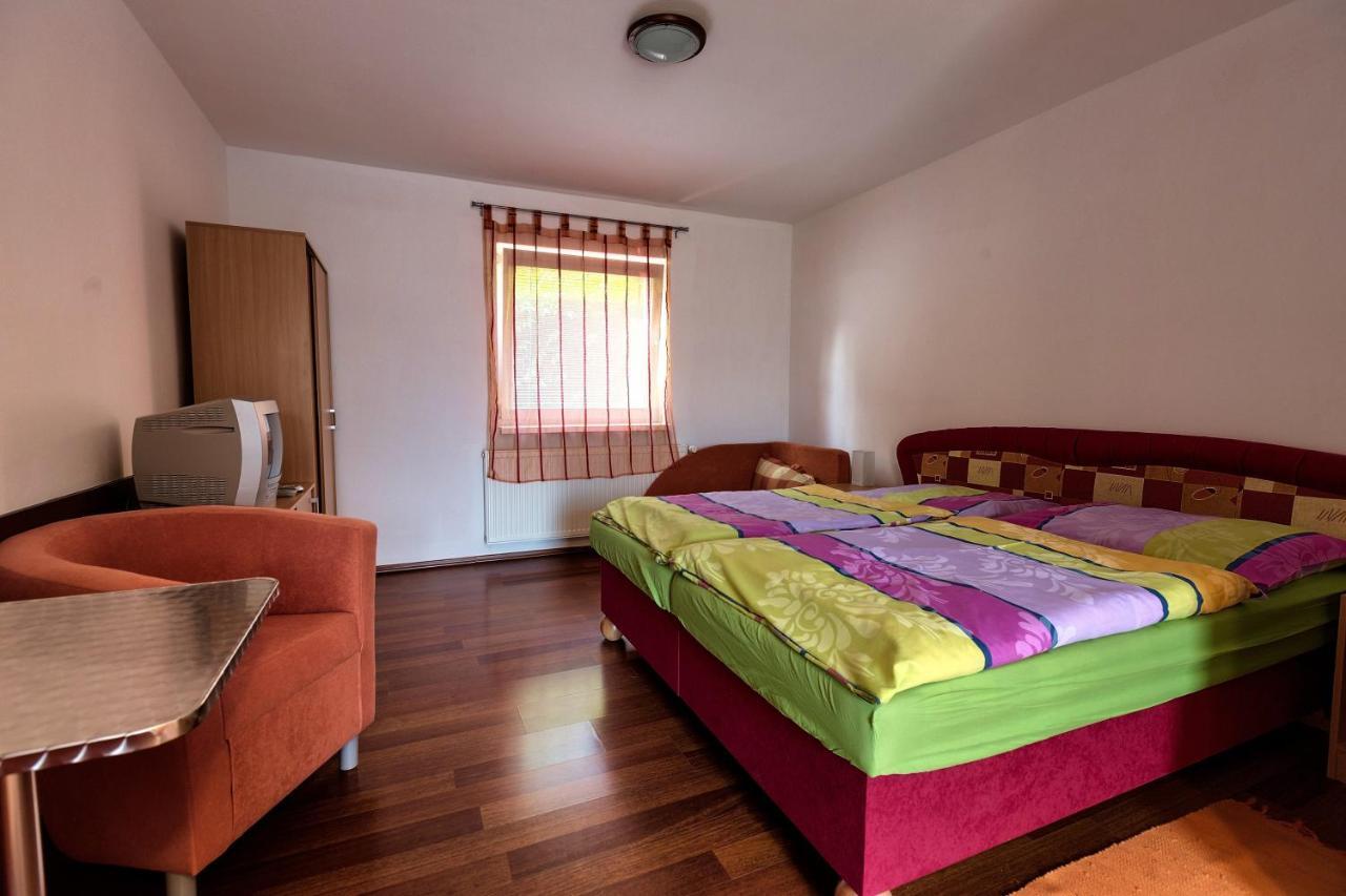 Podhájska Apartmanovy Dom Red מראה חיצוני תמונה