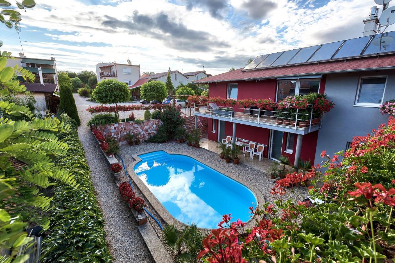 מלון Podhájska Apartmanovy Dom Red מראה חיצוני תמונה